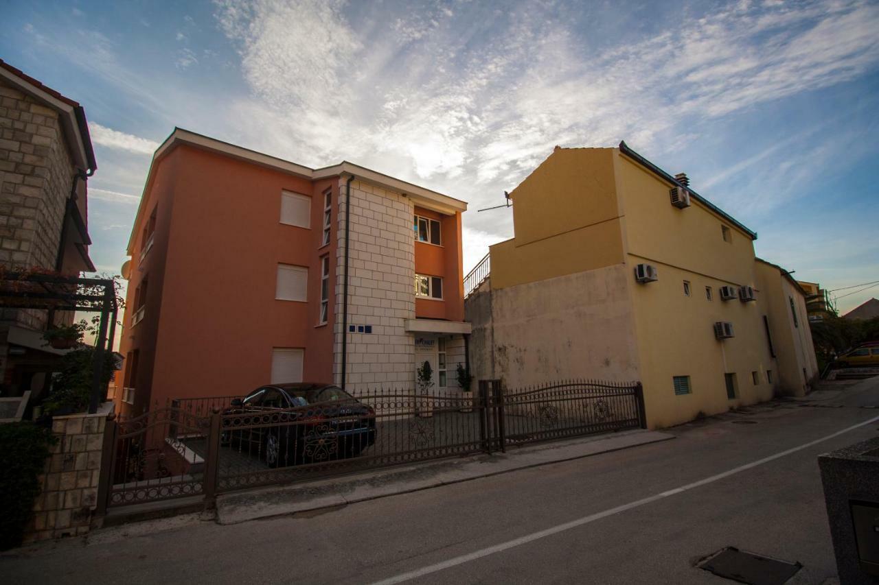 Apartments Knezovic Градац Екстериор снимка