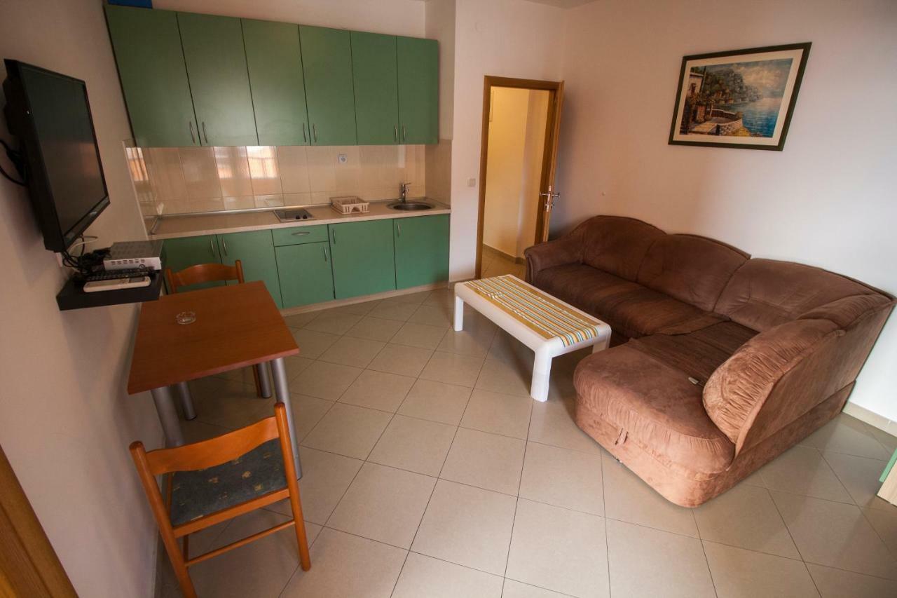 Apartments Knezovic Градац Екстериор снимка